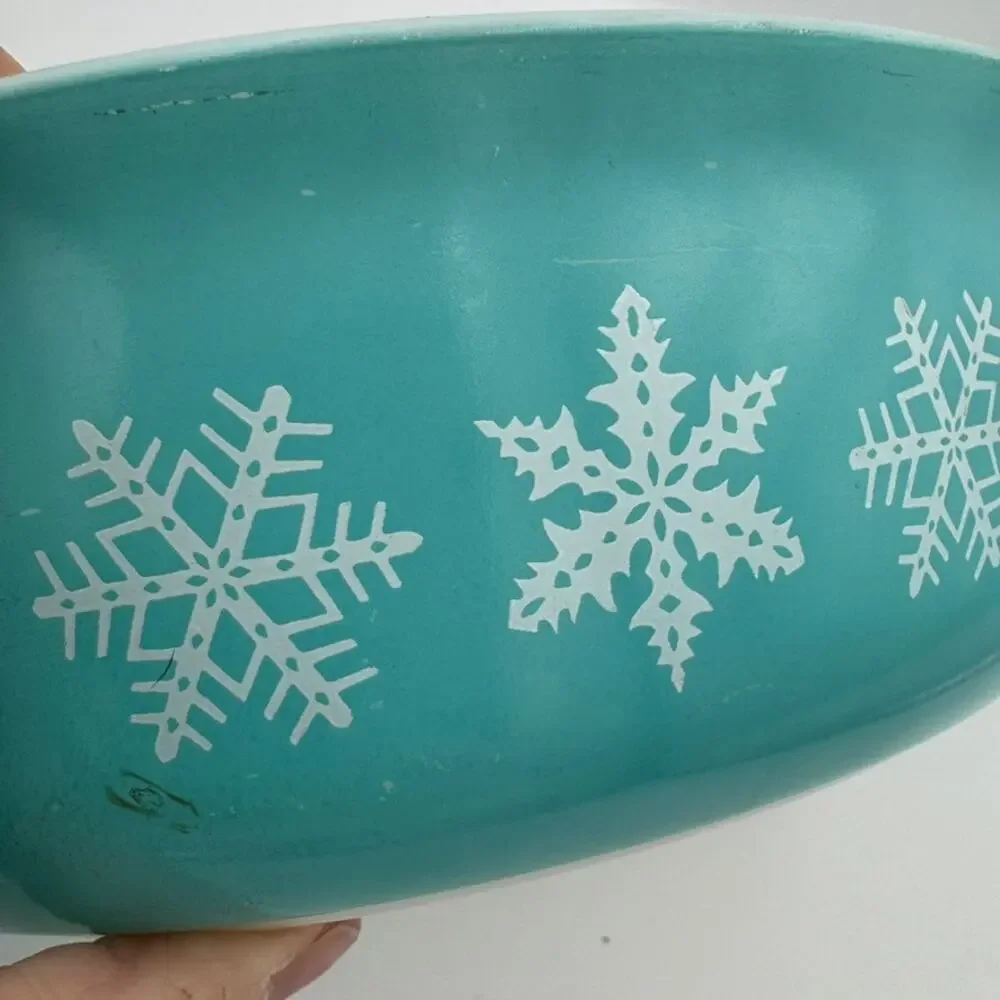 Pyrex Snowflake Turquoise 043 1.5 Qt Oval Decorator Casserole Vintage